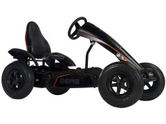 BERG_skelter_go_kart_black_edition_6+_groot_xl_van_ee_buitenspeelgoed